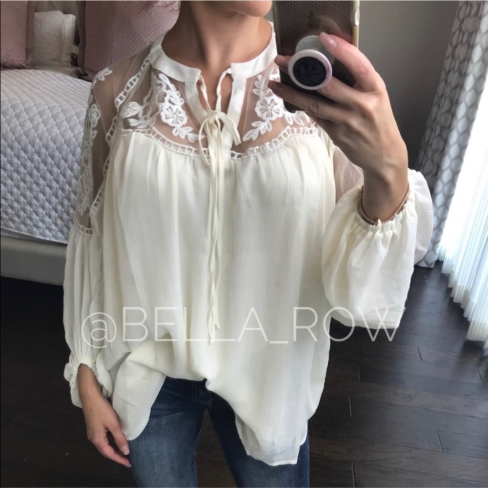 🔁 Delicate Off White Top